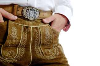 outfit rental lederhose example white background